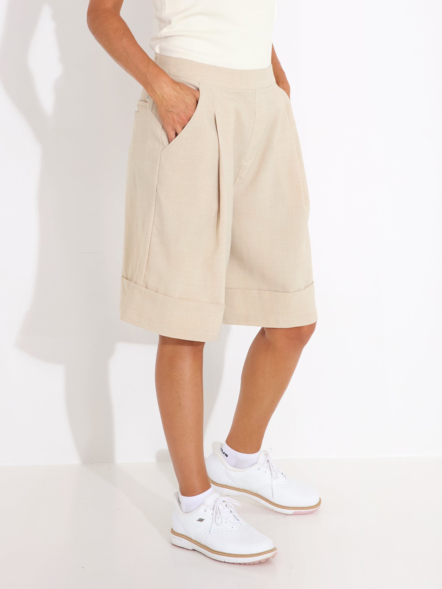 Pantaloni scurți golf femei Abacus Fortrose 2884 Lt Sand – vedere față