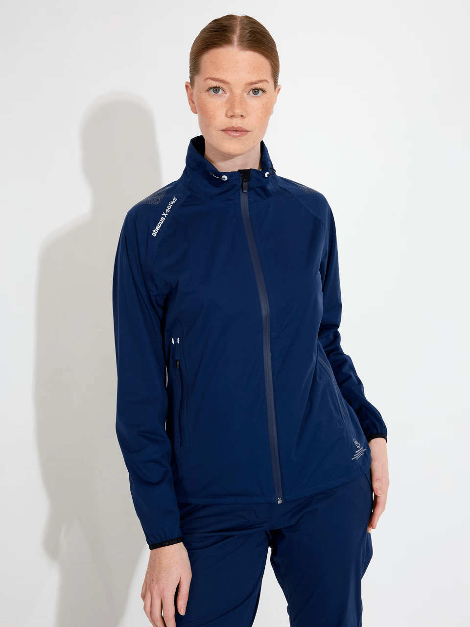 Geacă impermeabilă golf femei Abacus Pitch 2040 Midnight Navy – pe model față