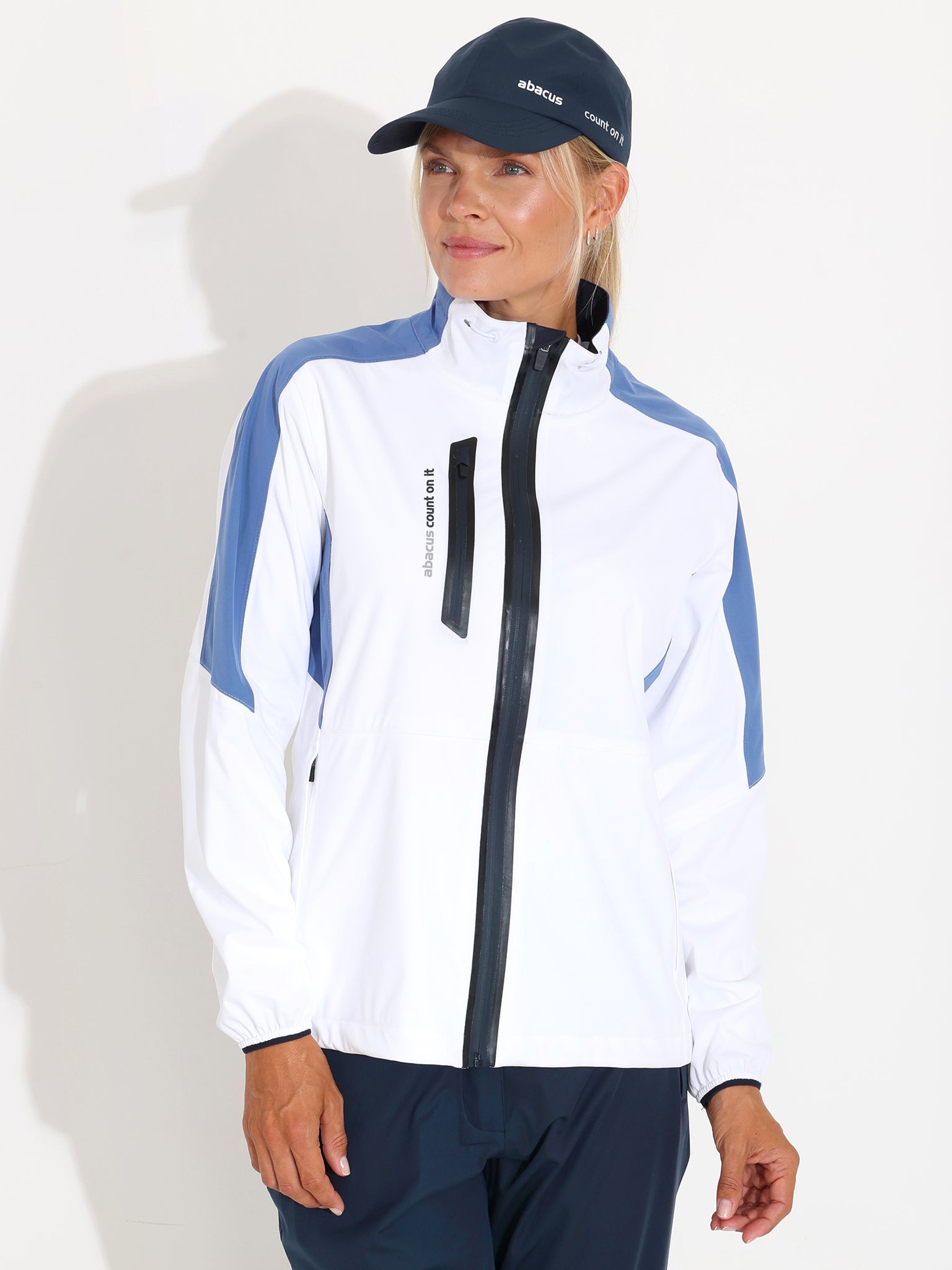Geacă impermeabilă golf femei Abacus Bounce 2080 Horizon Blue – pe model
