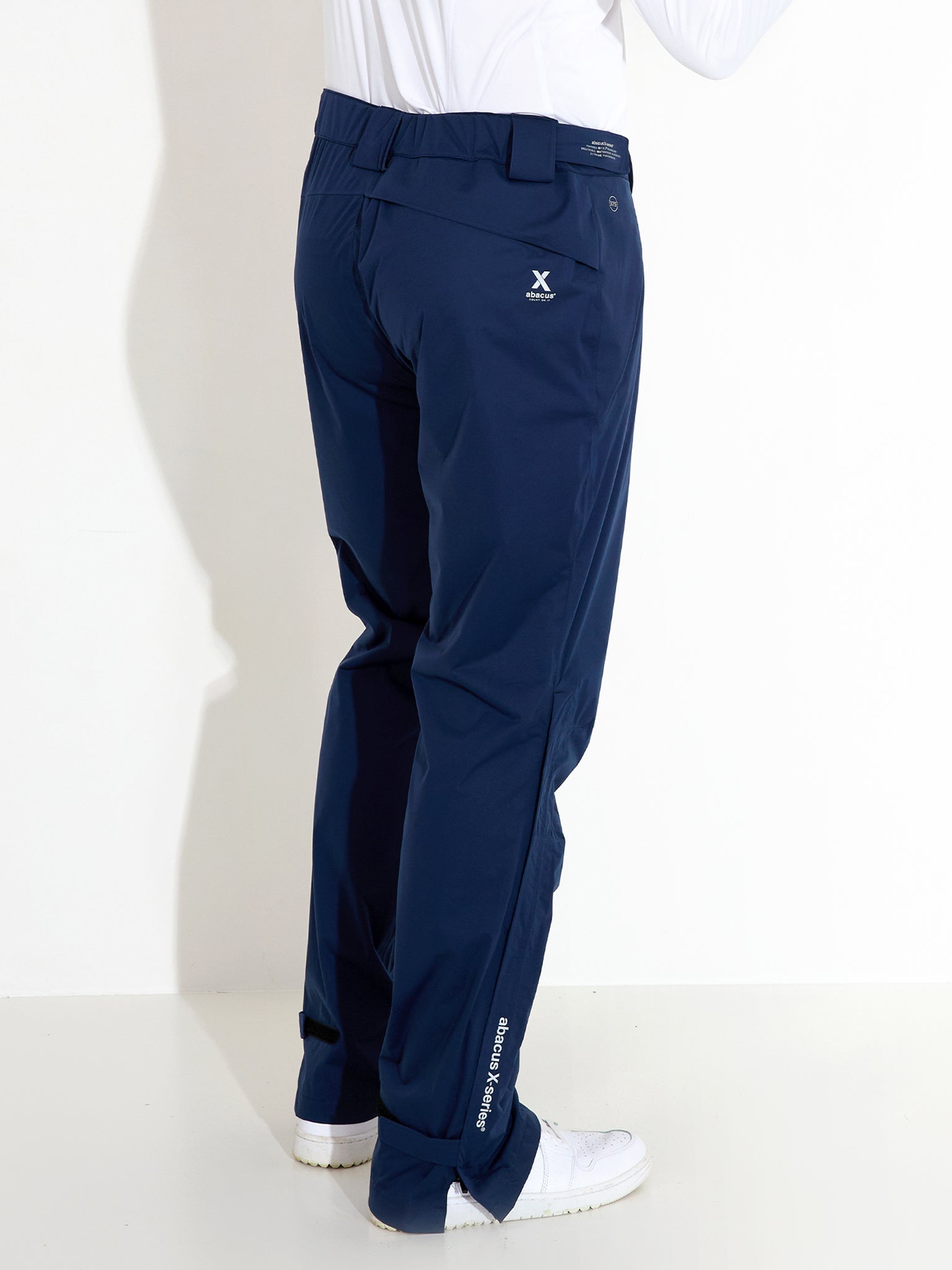 Pantaloni impermeabili golf bărbați Abacus Pitch 6058 Midnight Navy – pe model