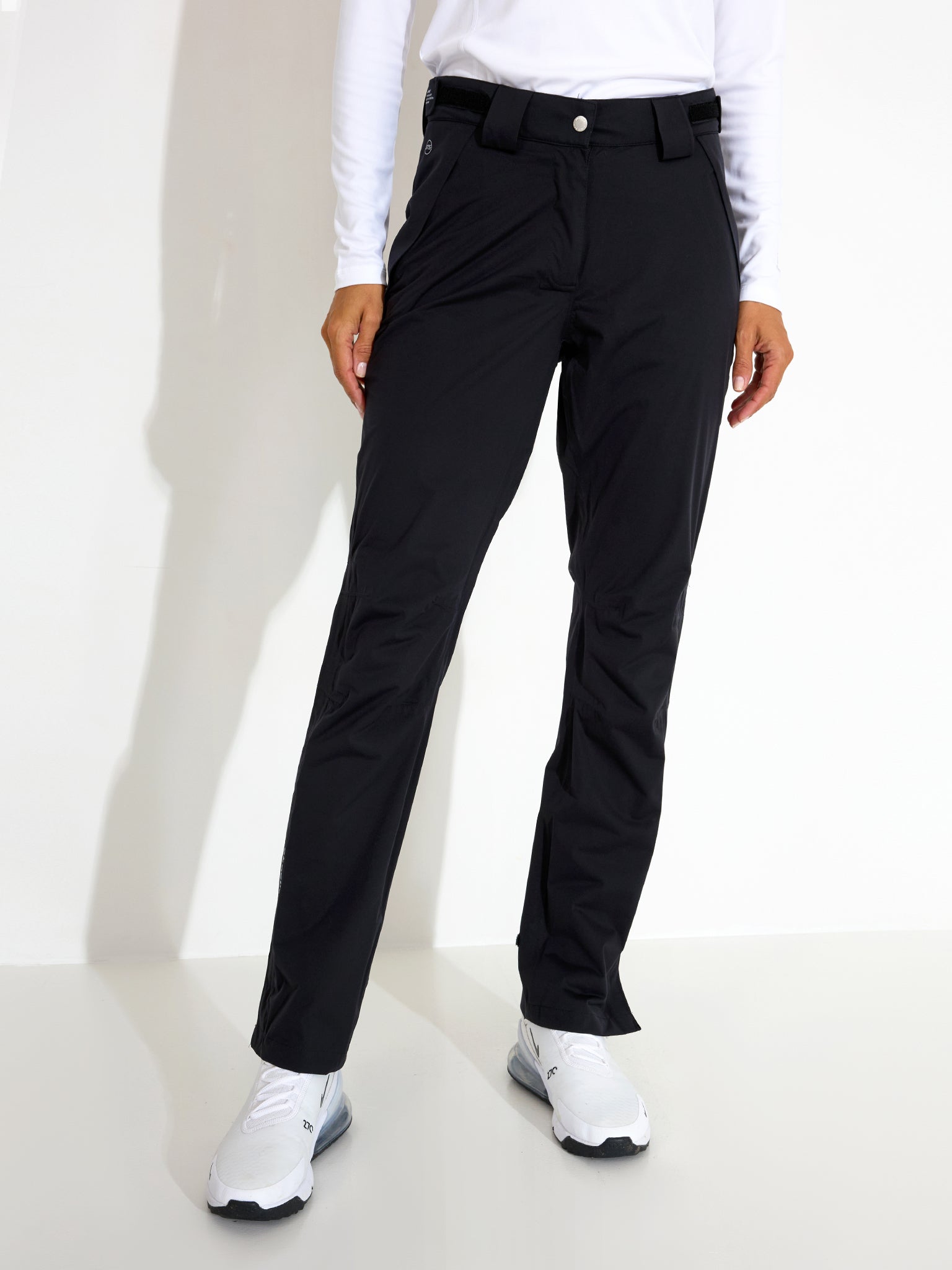 Pantaloni impermeabili golf femei Abacus Pitch 2058 Black – pe model